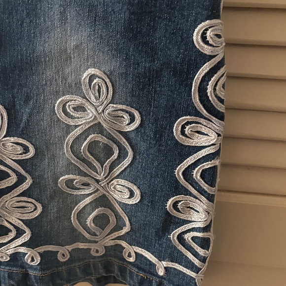 Vintage Betsey Johnson Blue Denim Mini Skirt with White Embroidery Y2K Size 2 - Picture 3 of 6
